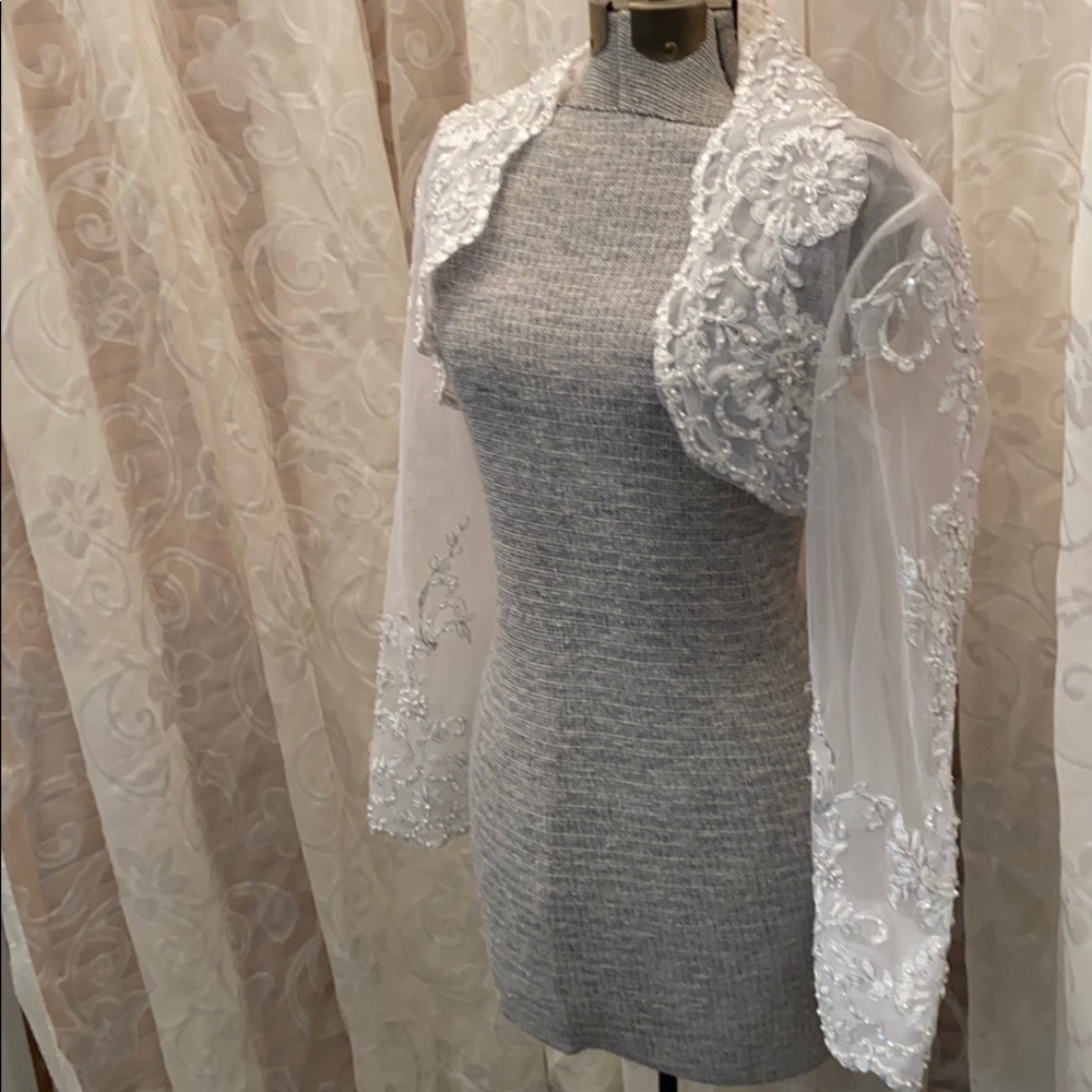 Shoulder cover. Size med-lrg white silver beaded
